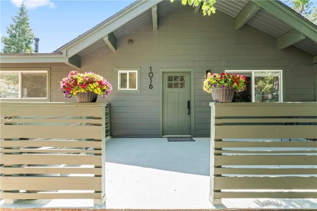 1016 Berne Dr, Crestline, CA 92325 - property entrance