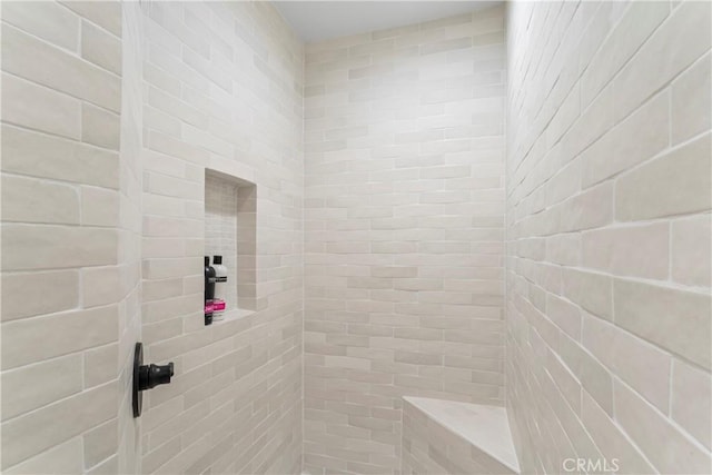 1016 Berne Dr, Crestline, CA 92325 - bathroom featuring a tile shower