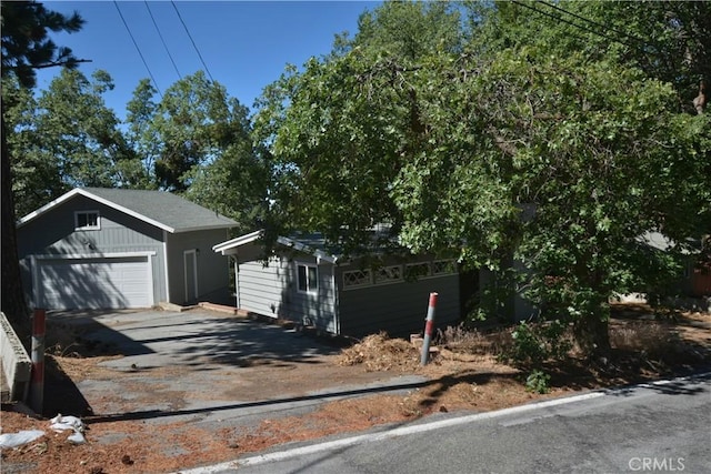 30607 Live Oak Dr, Running Springs, CA 92382 - view of front of home featuring an outbuilding and a detached garage