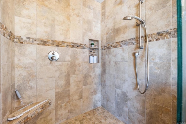 1592 Hawk View Dr, Encinitas, CA 92024 - bathroom featuring a tile shower