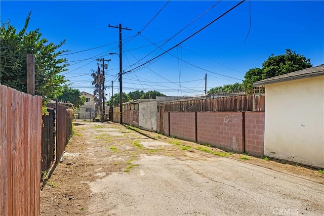 629 E 93rd St, Los Angeles, CA 90002 - view of road