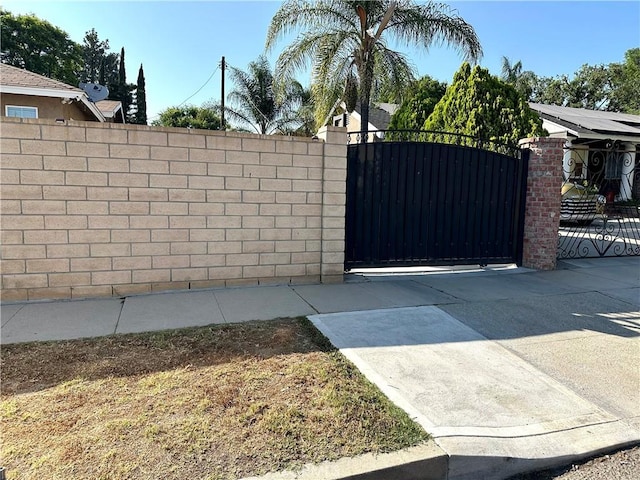 14811 Alexander St, San Fernando, CA 91345 - view of gate