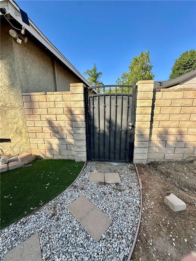 14811 Alexander St, San Fernando, CA 91345 - view of gate