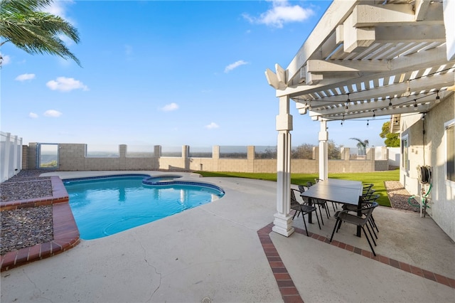 747 Highland View Dr, Corona, CA 92882 - view of swimming pool with a patio, a fenced backyard, a pool with connected hot tub, a pergola, and outdoor dining space