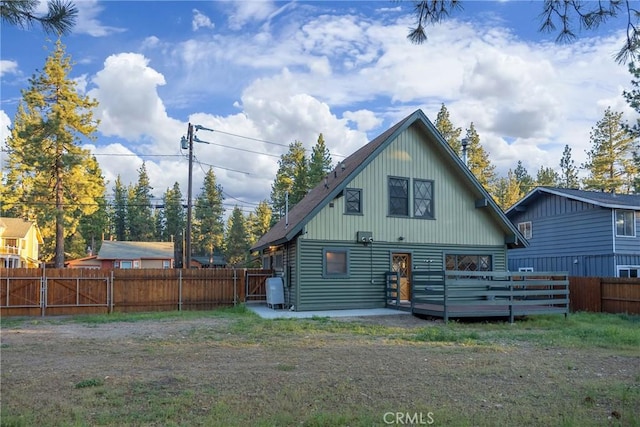 1025 W Big Bear Blvd, Big Bear City, CA 92314 - back of property with a fenced backyard