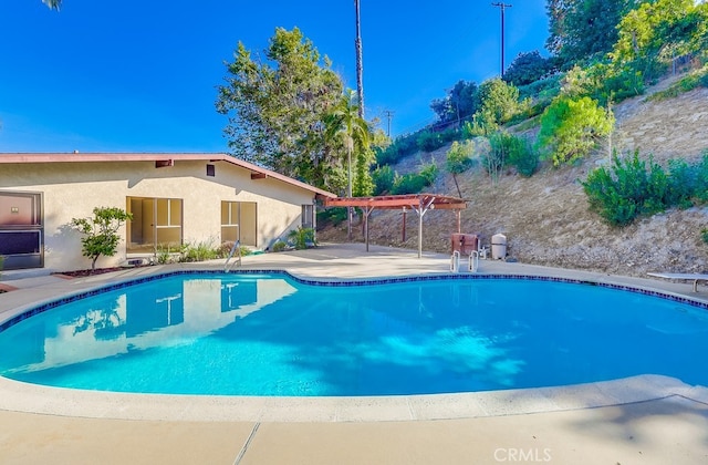 27909 Alaflora Dr, Rancho Palos Verdes, CA 90275 - outdoor pool featuring a pergola and a patio area