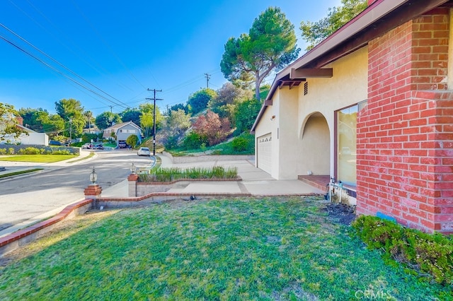 27909 Alaflora Dr, Rancho Palos Verdes, CA 90275 - view of green lawn with an attached garage