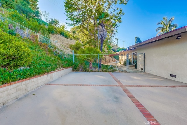 27909 Alaflora Dr, Rancho Palos Verdes, CA 90275 - view of patio / terrace with a gate