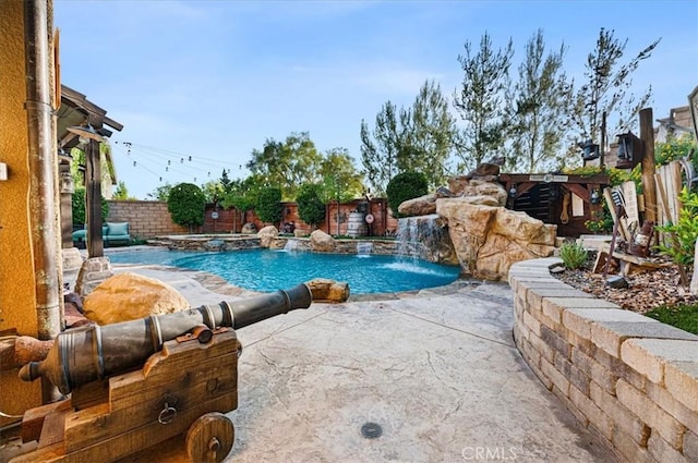 22517 Skipping Stone Dr, Saugus, CA 91350 - view of swimming pool featuring a pool with connected hot tub, a fenced backyard, and a patio area