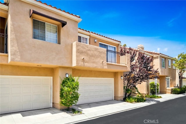 5 Chandon, Laguna Niguel, CA 92677 - multi unit property featuring a balcony, an attached garage, stucco siding, a tile roof, and concrete driveway