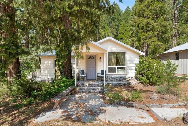 930 Davis Place Rd, Mount Shasta, CA 96067 - view of front facade with stone siding