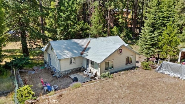 930 Davis Place Rd, Mount Shasta, CA 96067 - view from above of property with a forest