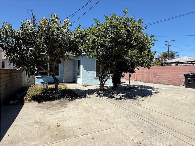 2817 Indiana Ave, South Gate, CA 90280 - view of patio / terrace