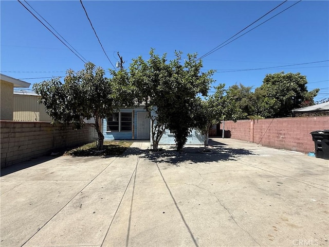 2817 Indiana Ave, South Gate, CA 90280 - view of patio