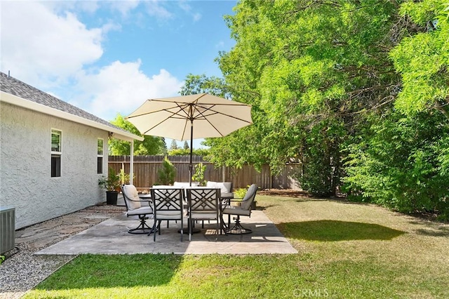 1 Alden Ct, Chico, CA 95973 - fenced backyard with a patio