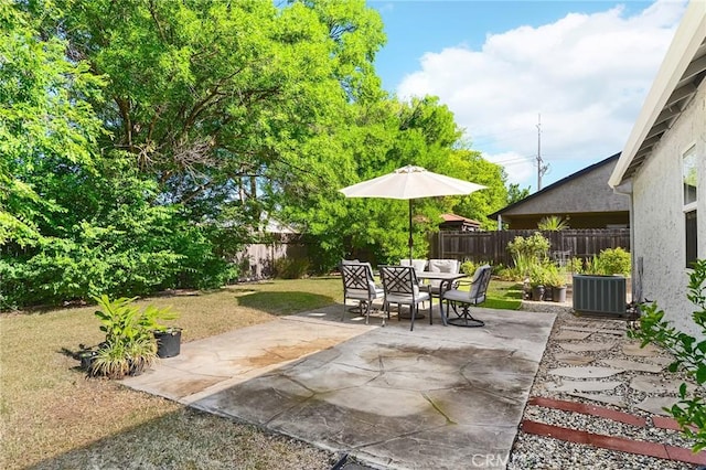 1 Alden Ct, Chico, CA 95973 - fenced backyard with a patio and outdoor dining area