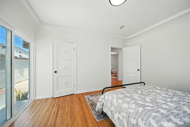 1123 W 81st St, Los Angeles, CA 90044 - bedroom featuring light wood-type flooring and baseboards