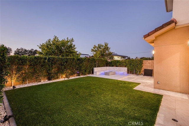10413 Saint Anna Pl, Fountain Valley, CA 92708 - yard at dusk featuring a patio and a fenced backyard