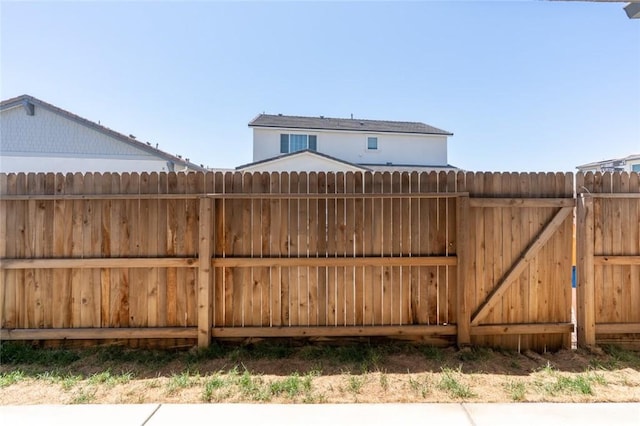 253 Peters Ln S, Madera, CA 93636 - view of yard with a gate