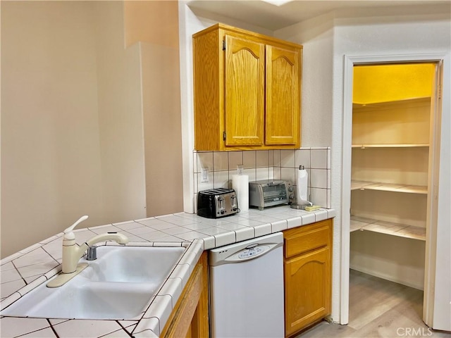 17980 Lakeview Dr, Victorville, CA 92395 - photo 24