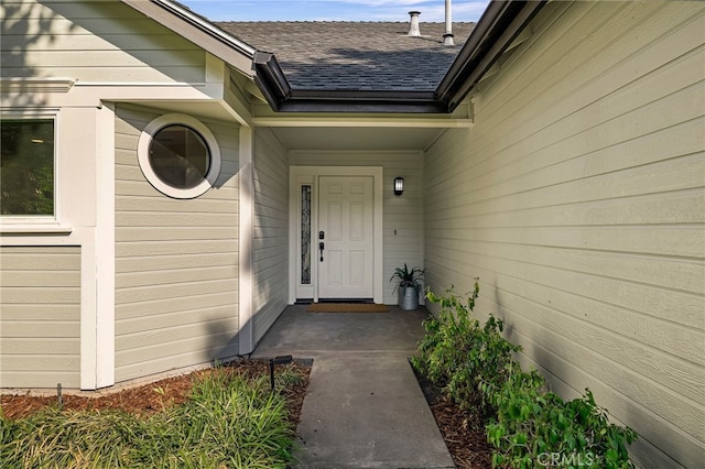 812 Collindale Ct, Chico, CA 95926 - view of exterior entry featuring roof with shingles