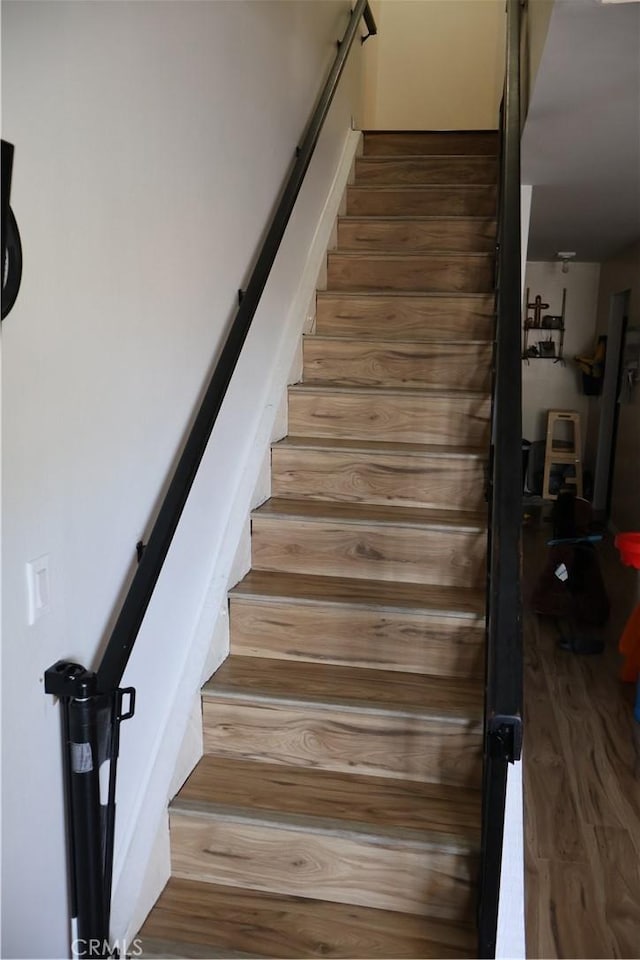 21301 Norwalk Blvd Unit 93, Hawaiian Gardens, CA 90716 - stairs featuring wood finished floors