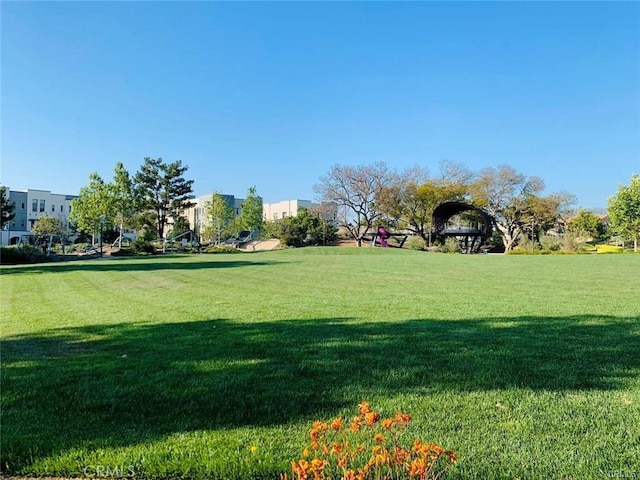 814 Beacon, Irvine, CA 92618 - view of property's community with a yard