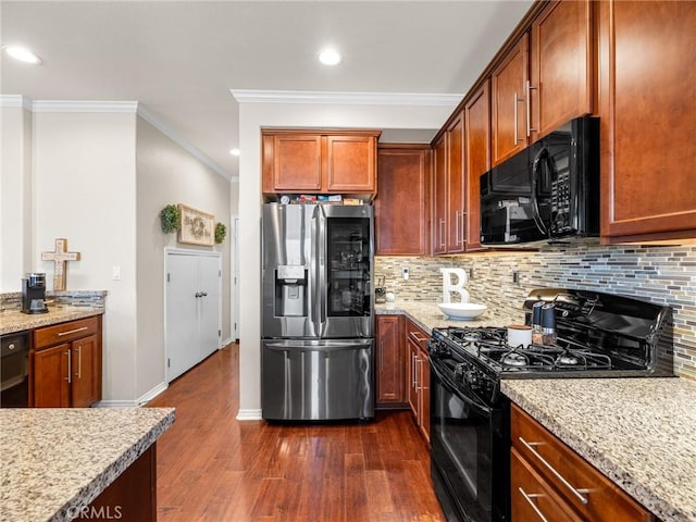 18387 Evening Primrose Ln, San Bernardino, CA 92407 - kitchen featuring black appliances, crown molding, backsplash, dark wood finished floors, and recessed lighting