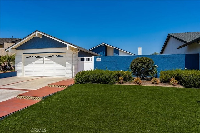 22811 Fortuna Ln, Mission Viejo, CA 92691 - view of front of property with a garage, driveway, and a front yard