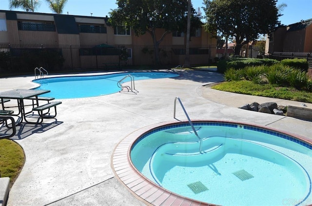 8733 Lake Murray Blvd Unit 6, San Diego, CA 92119 - community pool with a patio