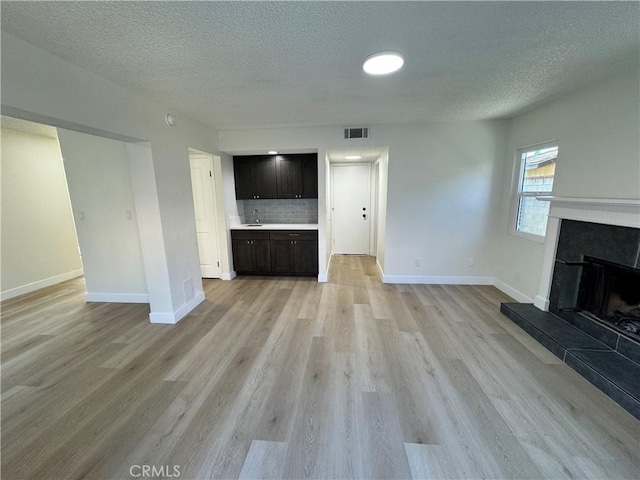 1605 W Bruin St, Los Angeles, CA 90047 - photo 4
