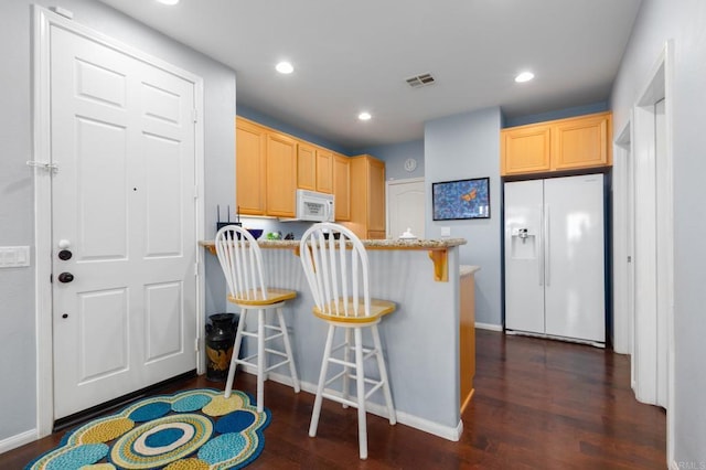 2078 Aviata Rd Unit 70, Chula Vista, CA 91914 - kitchen featuring white appliances, light brown cabinetry, a peninsula, dark wood-style flooring, and recessed lighting
