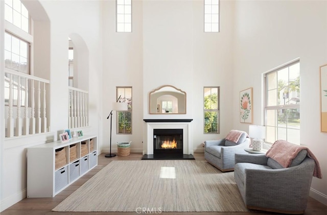 21 Via Nerisa, San Clemente, CA 92673 - living area featuring a high ceiling, plenty of natural light, a glass covered fireplace, and arched walkways