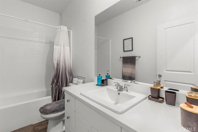 15958 Lasselle St Unit 2, Moreno Valley, CA 92551 - bathroom with vanity and shower / tub combo with curtain