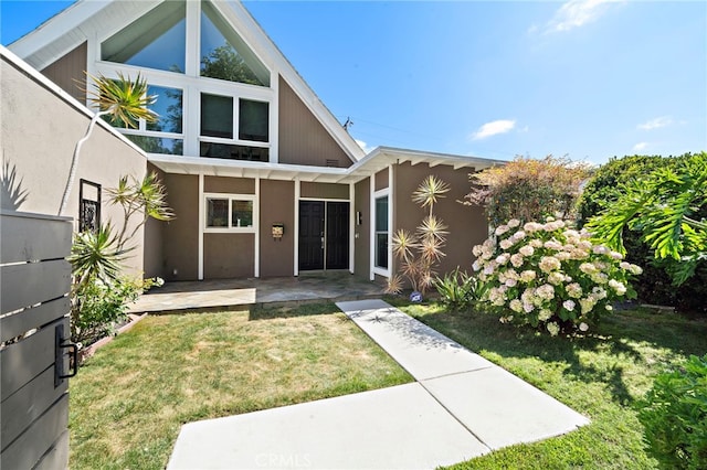 9168 El Azul Cir, Fountain Valley, CA 92708 - mid-century modern home with a front yard and stucco siding