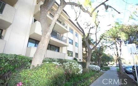 330 W California Blvd Unit 101, Pasadena, CA 91105 - view of apartment building / complex