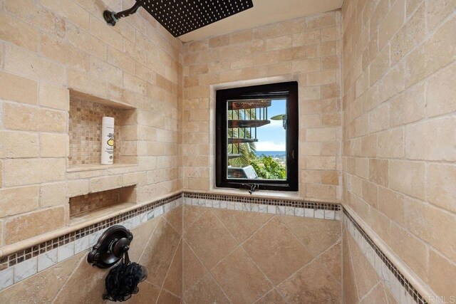860 Nardo Rd, Encinitas, CA 92024 - bathroom with a tile shower