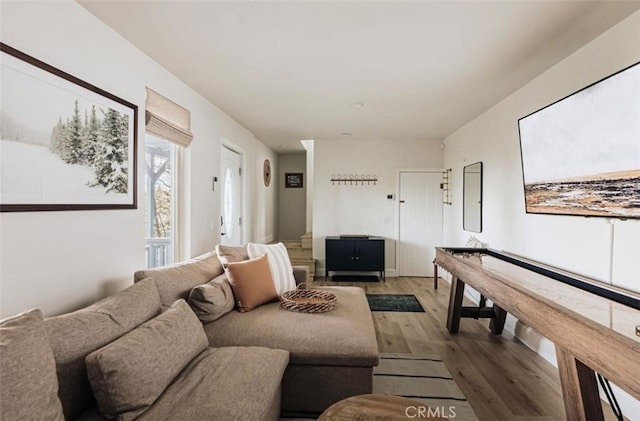 521 Sunderland Ct, Lake Arrowhead, CA 92352 - living area featuring light wood-style flooring