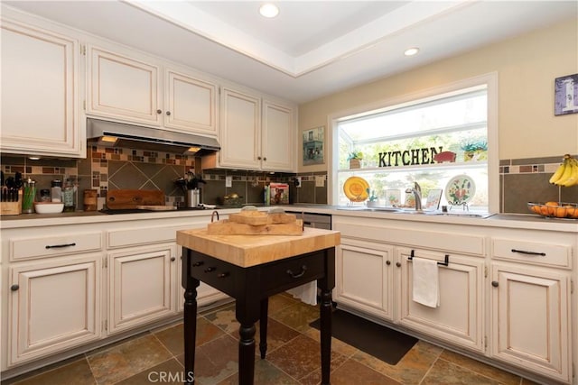 31032 Via Estenaga, San Juan Capistrano, CA 92675 - kitchen with under cabinet range hood, light countertops, decorative backsplash, and recessed lighting