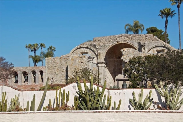 31032 Via Estenaga, San Juan Capistrano, CA 92675 - view of front of home with stone siding
