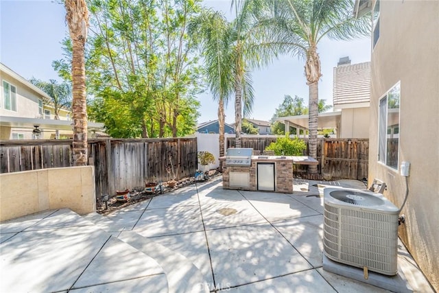 29155 Celestial Dr, Menifee, CA 92584 - fenced backyard with exterior kitchen and a patio