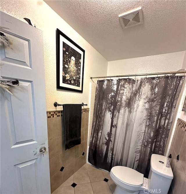 12649 Mesa Linda Ave, Victorville, CA 92392 - bathroom featuring tile walls, a textured ceiling, tile patterned floors, a shower with shower curtain, and a textured wall