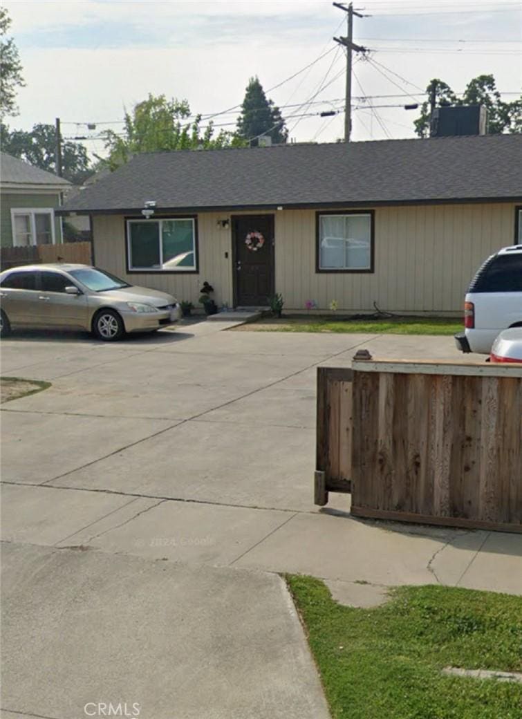 211 W Bush St, Hanford, CA 93230 - photo 1