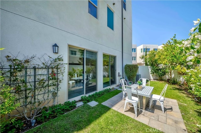 195 Stellar, Irvine, CA 92618 - view of yard featuring a patio area