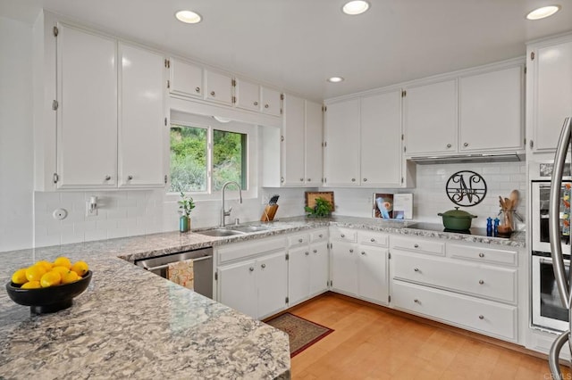 10160 Vista De La Cruz Ln, Mesa, CA 91941 - kitchen with stainless steel appliances, decorative backsplash, white cabinets, recessed lighting, and light wood-type flooring