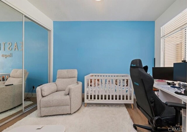 1151 Veramar Ct Unit 101, Corona, CA 92882 - bedroom featuring a desk, wood finished floors, a crib, and a closet