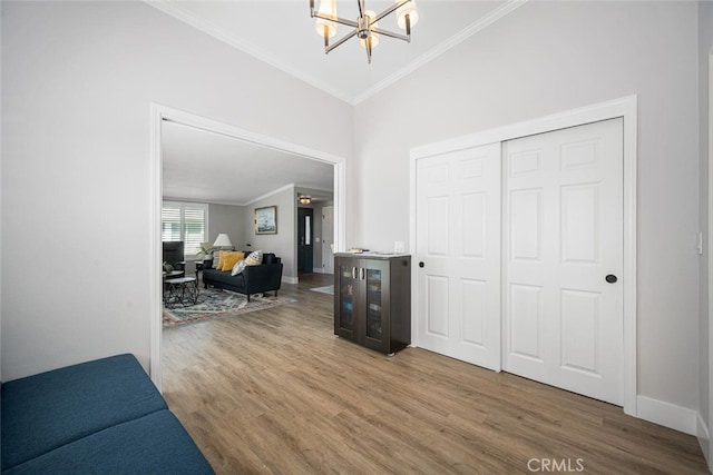 13781 Alderwood Ln Unit 22A, Seal Beach, CA 90740 - foyer entrance featuring crown molding, a chandelier, wood finished floors, and vaulted ceiling