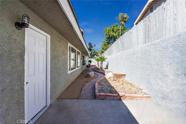 625 Balboa Dr, Corona, CA 92879 - view of yard with a patio area