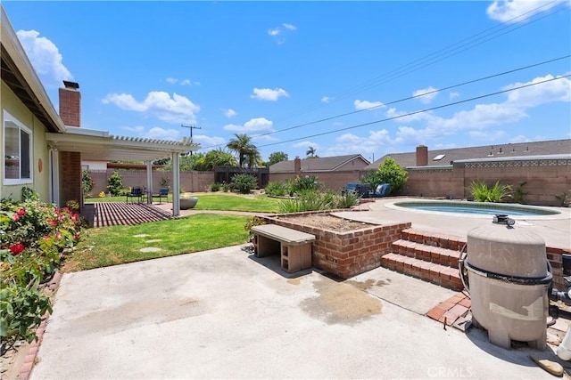 2816 E Alden Pl, Anaheim, CA 92806 - fenced backyard with a patio area and a hot tub