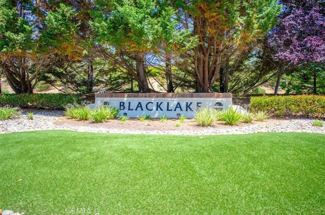 675 Barberry Way, Nipomo, CA 93444 - community sign featuring a lawn